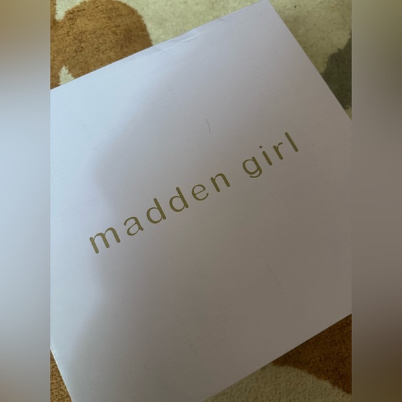 NEW Kids' Mease Platform Boot Little/Big Kid
Madden Girl. Size 4 - Picture 10 of 11